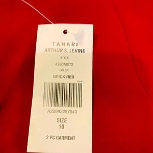 Tahari 2 piece ladies suit